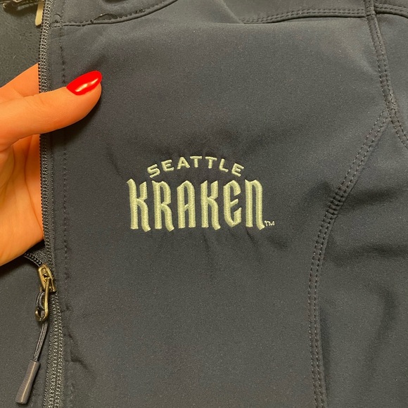 Seattle Kraken Women's Softshell Jacket in Excellent Condition, size M - Picture 5 of 5
